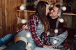 man_and_woman_kissing_on_bed-scopio-4x6
