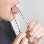 Tongue Cleaner: Stainless Steel use